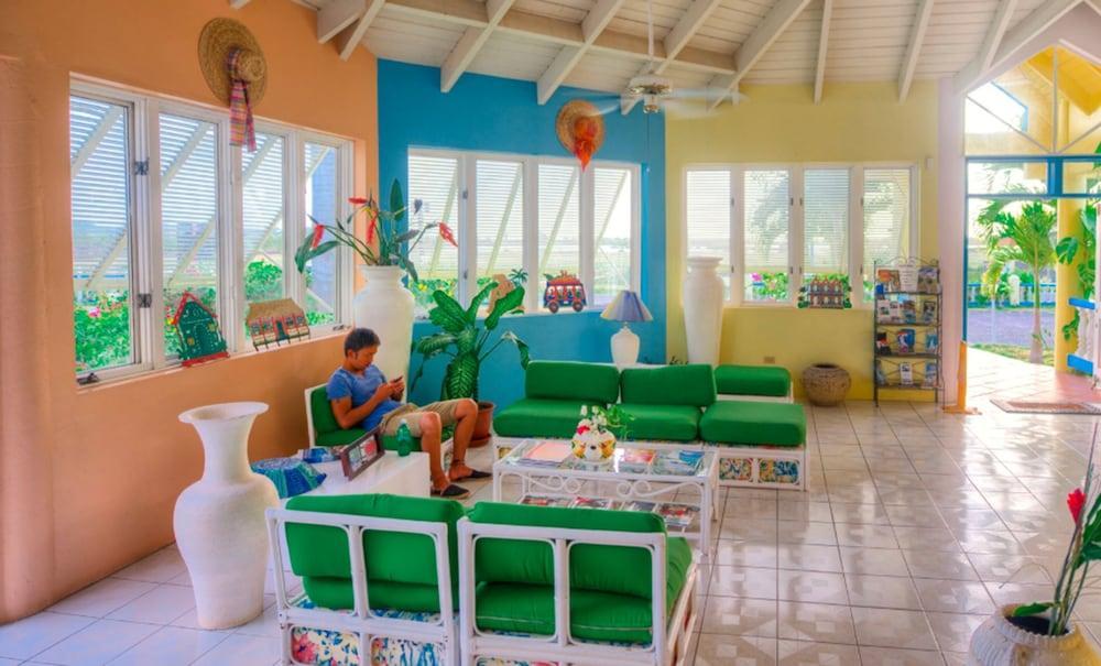 Anchorage Inn Dickenson Bay Екстериор снимка