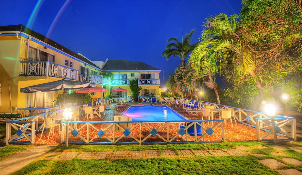 Anchorage Inn Dickenson Bay Екстериор снимка