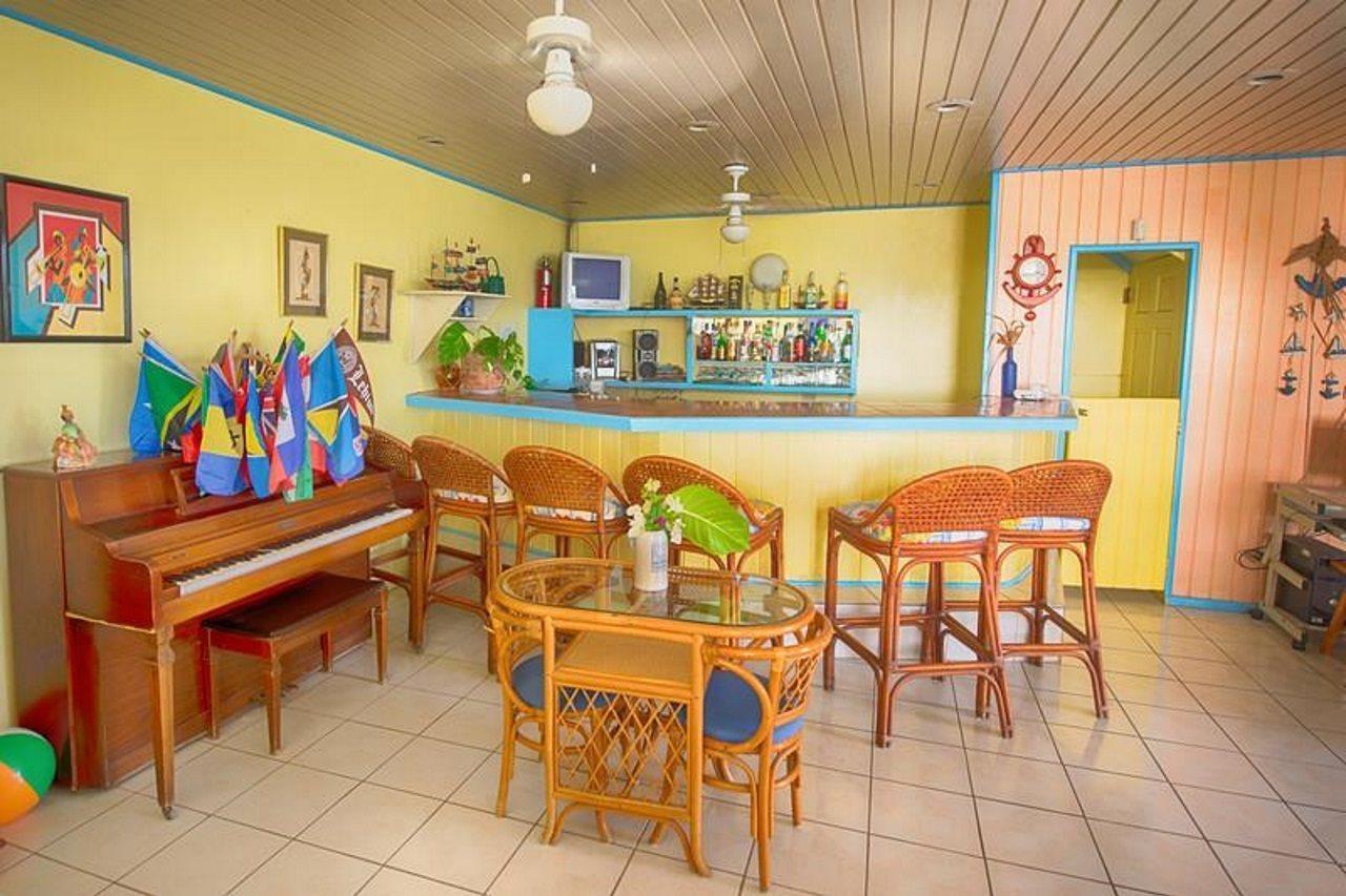 Anchorage Inn Dickenson Bay Екстериор снимка