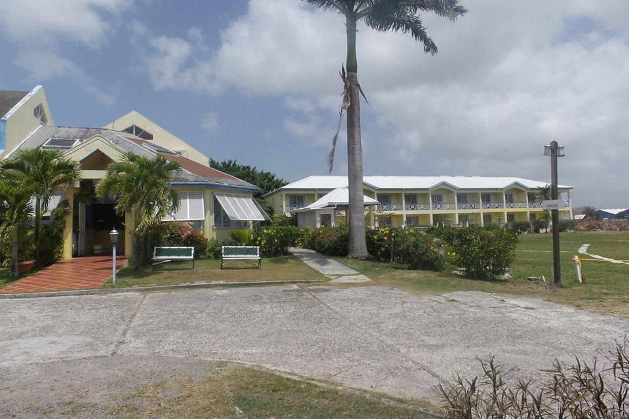 Anchorage Inn Dickenson Bay Екстериор снимка