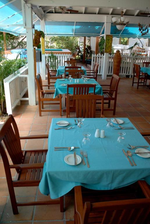 Anchorage Inn Dickenson Bay Екстериор снимка