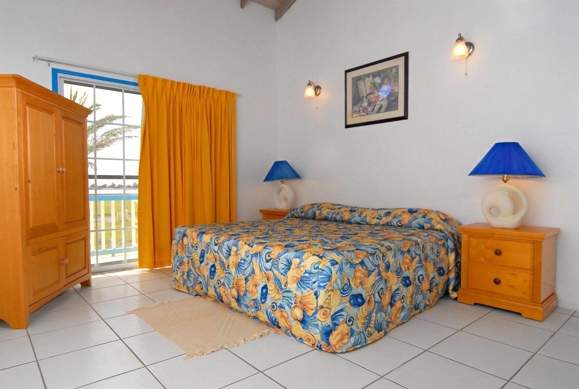 Anchorage Inn Dickenson Bay Екстериор снимка