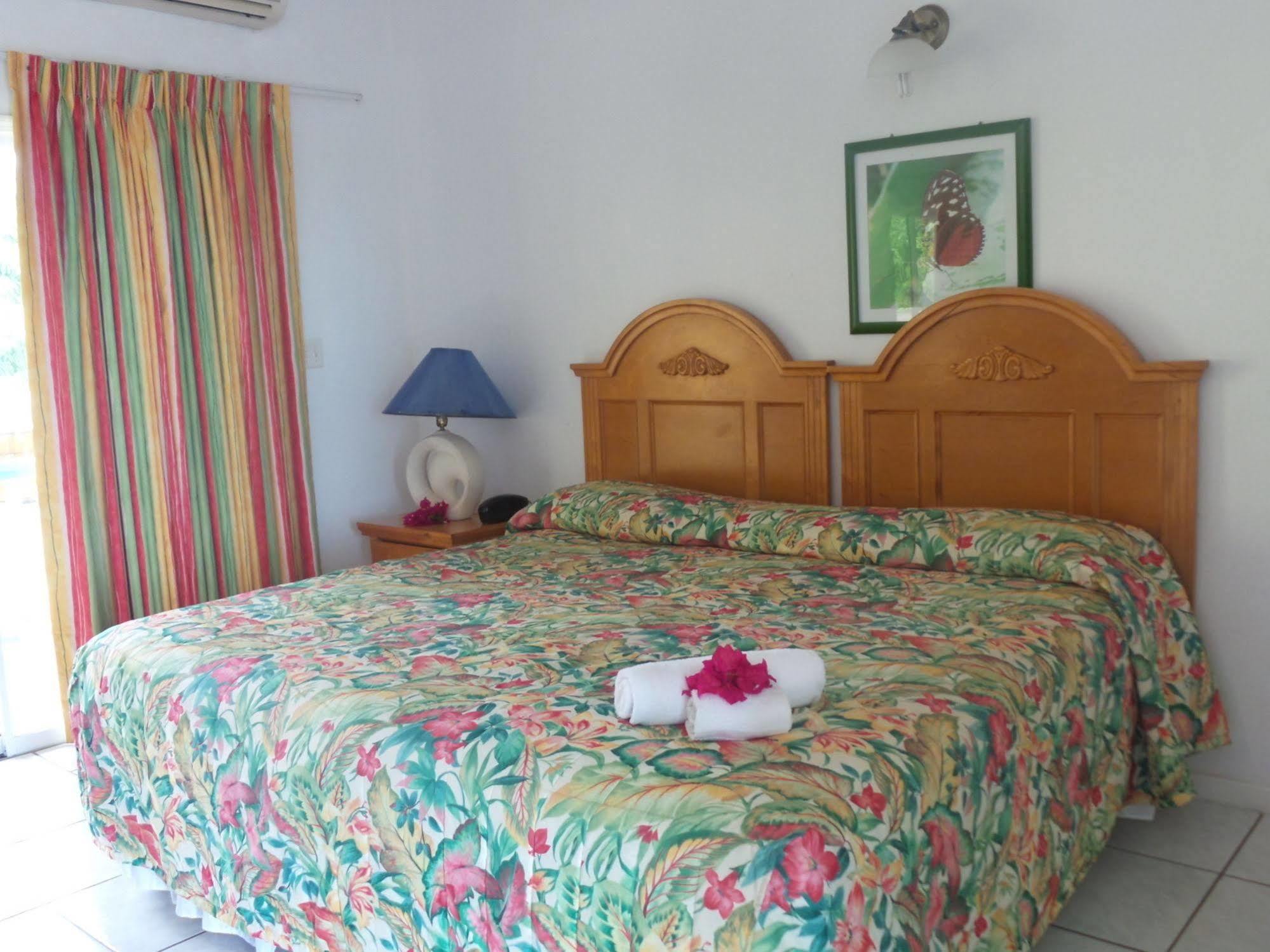 Anchorage Inn Dickenson Bay Екстериор снимка