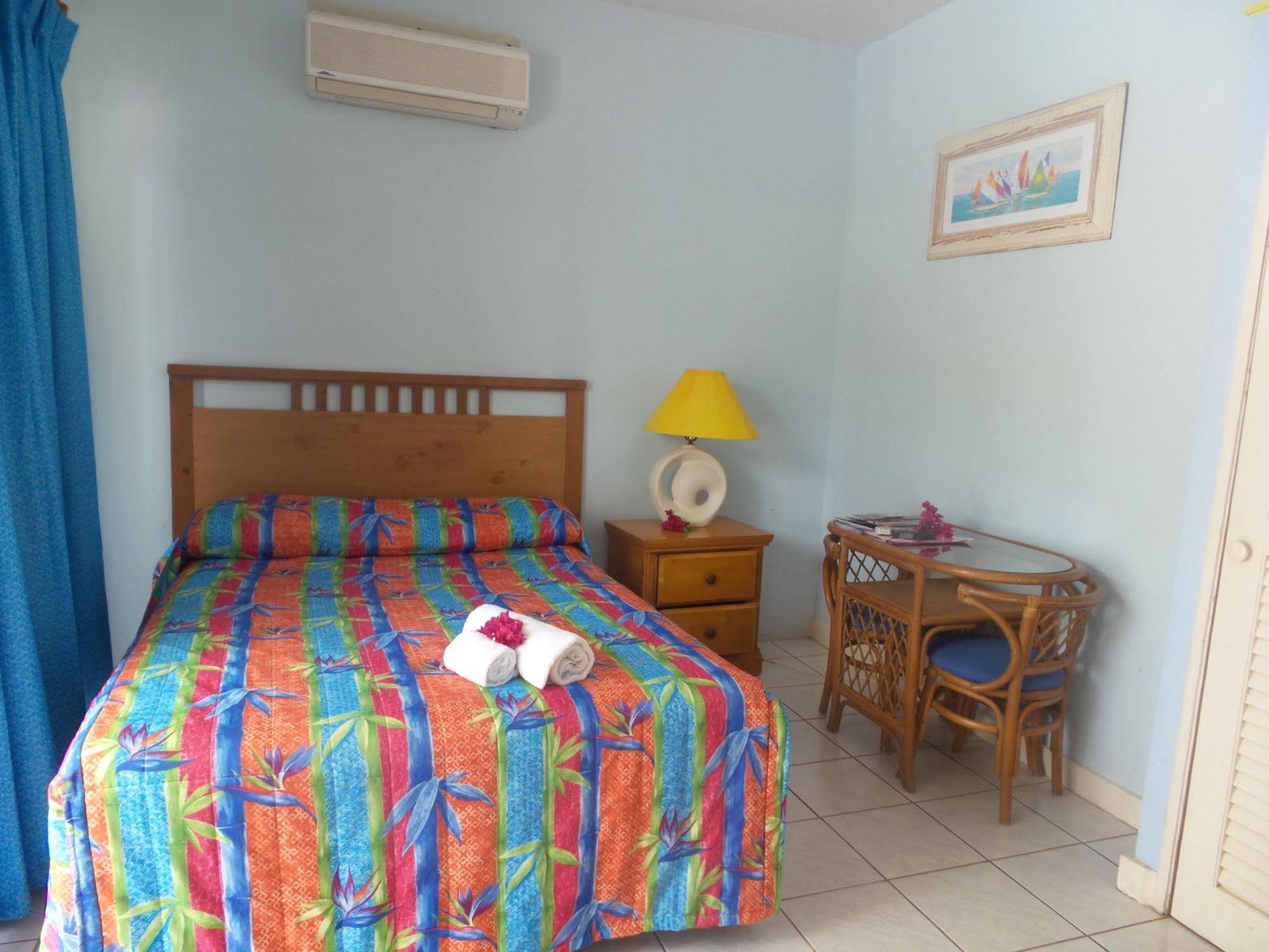 Anchorage Inn Dickenson Bay Екстериор снимка