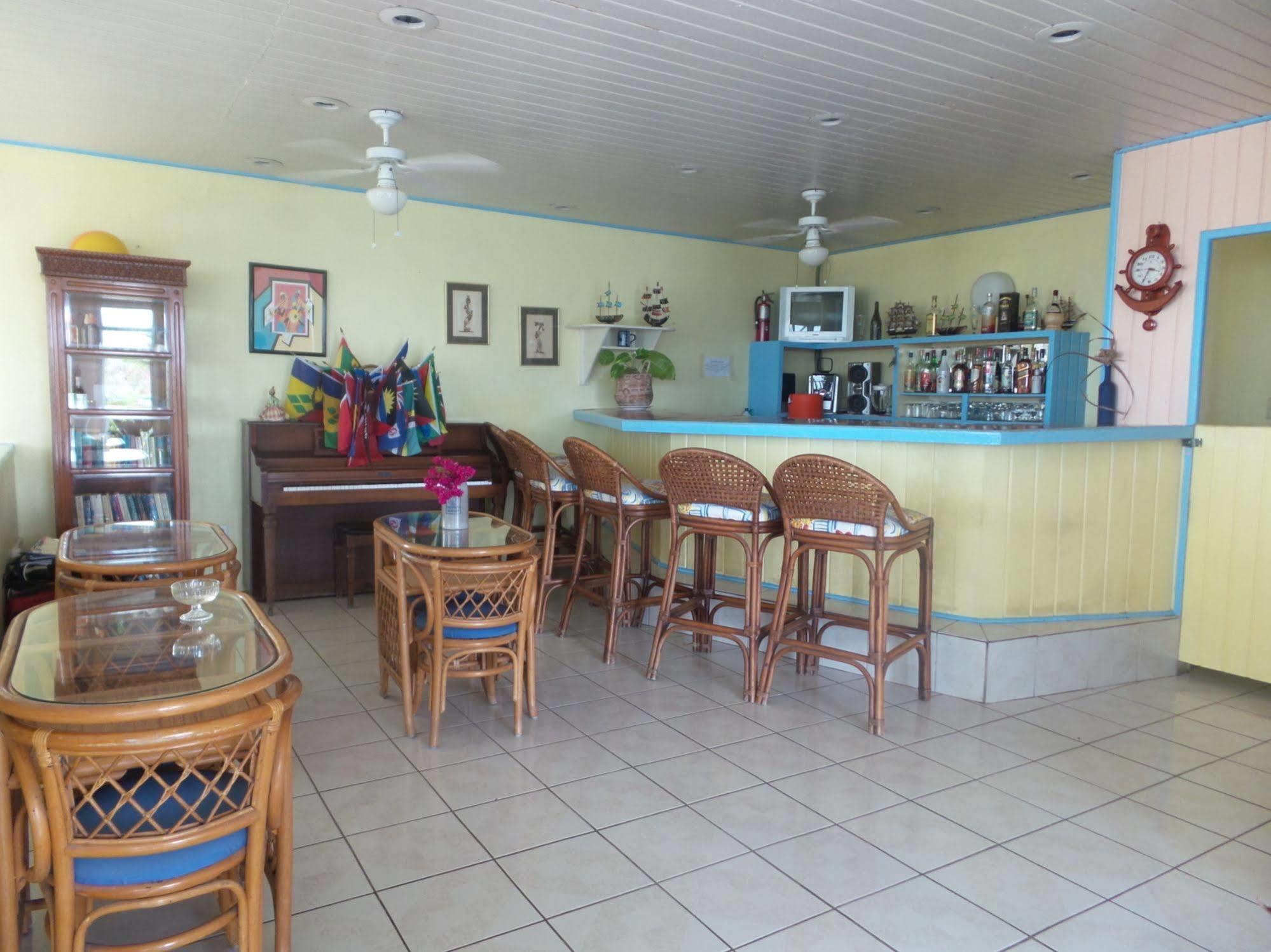 Anchorage Inn Dickenson Bay Екстериор снимка