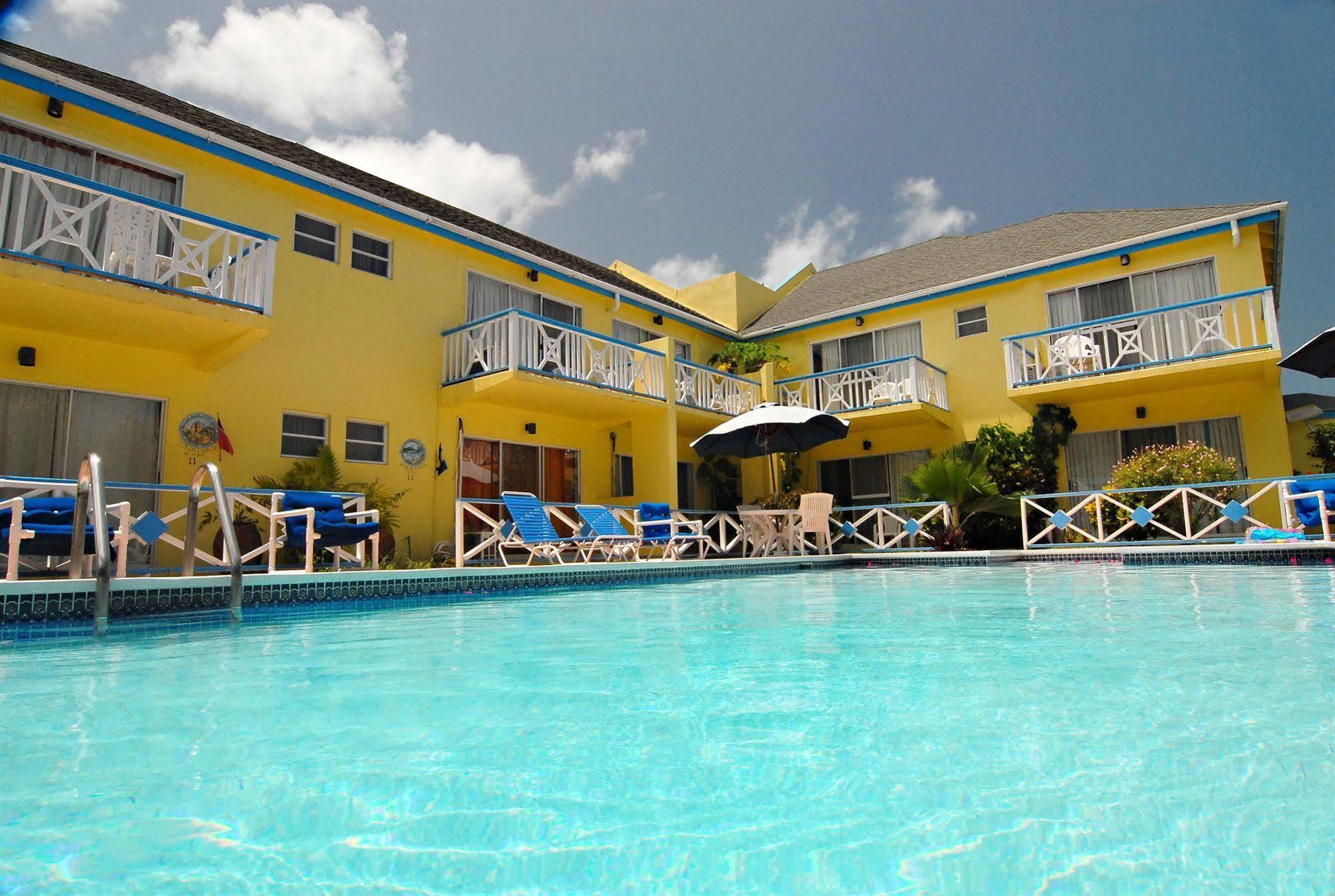Anchorage Inn Dickenson Bay Екстериор снимка